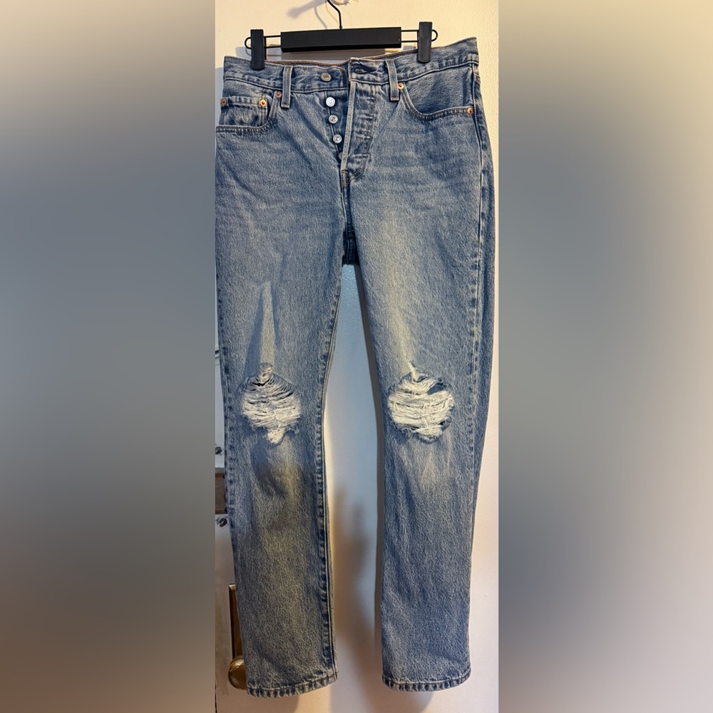 Levi’s Classic Button Fly Distressed Women Jeans. Size 28x30 Fits like Size 27